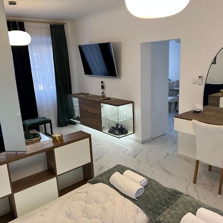 La Luna Premium Deluxe Apartment With Free Jacuzzi, Bikes & Covered Parking Nasice Exterior photo