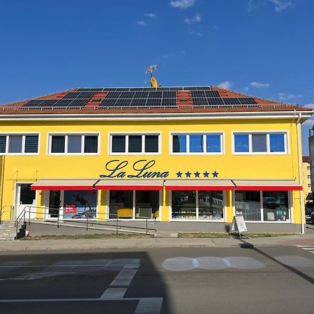 La Luna Premium Deluxe Apartment With Free Jacuzzi, Bikes & Covered Parking Nasice Exterior photo