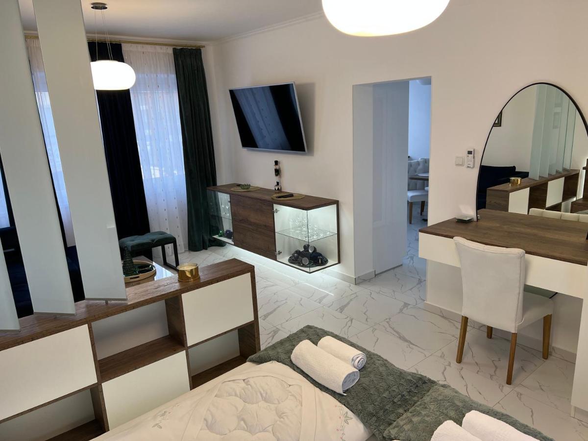 La Luna Premium Deluxe Apartment With Free Jacuzzi, Bikes & Covered Parking Nasice Exterior photo