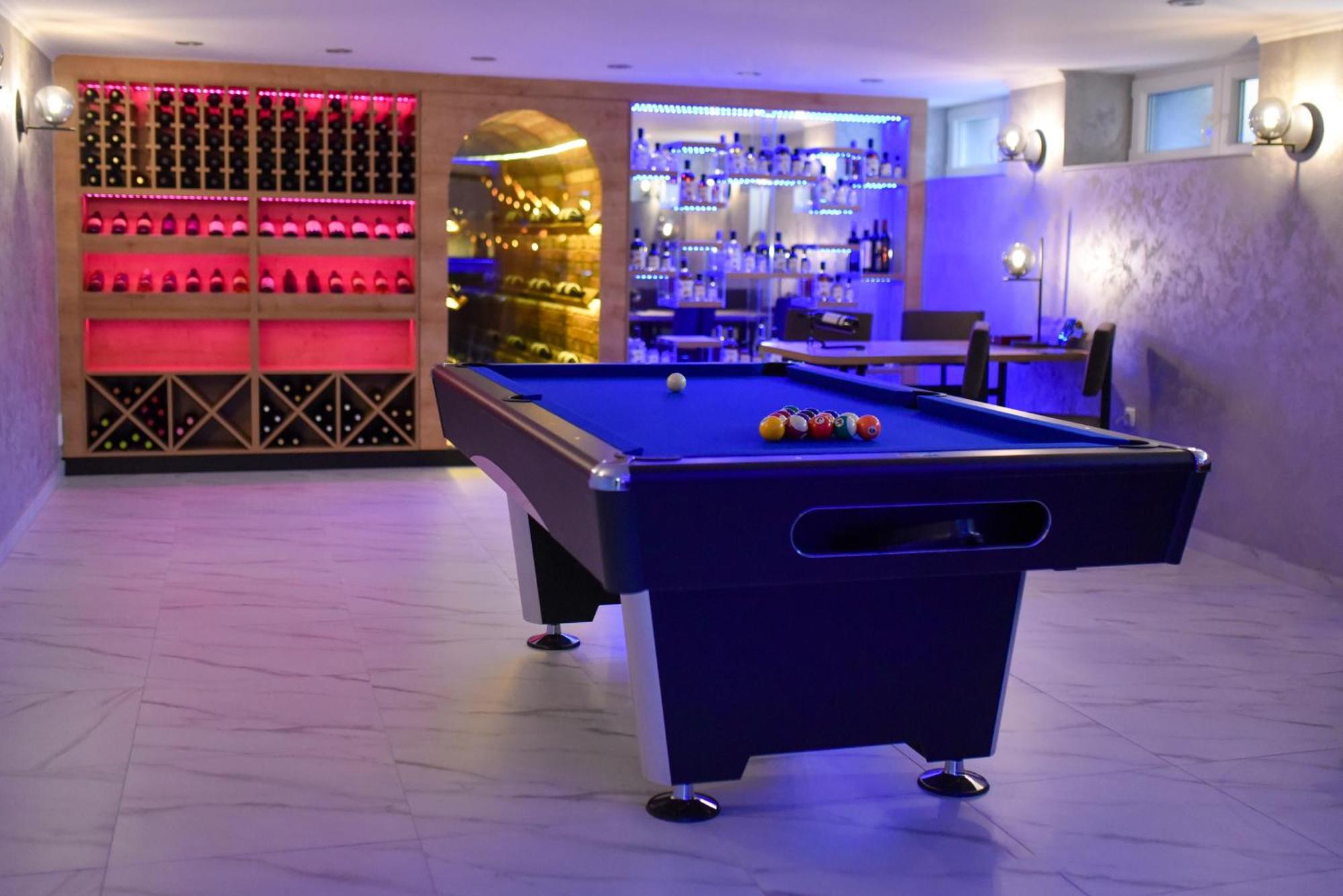 La Luna Premium Deluxe Apartment With Free Jacuzzi, Bikes & Covered Parking Nasice Exterior photo